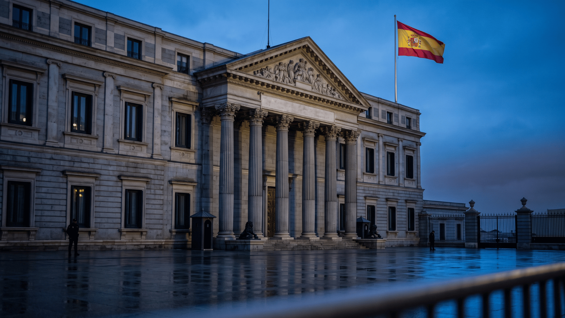 Ilustración del Congreso de los Diputados al anochecer, con la bandera de España y el pavimento mojado.